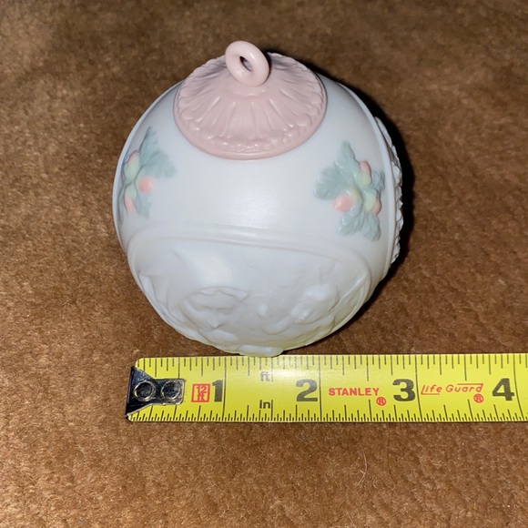 Lladro 1996 Muted Pastel Porcelain Christmas Ornament Collectible - Picture 9 of 9